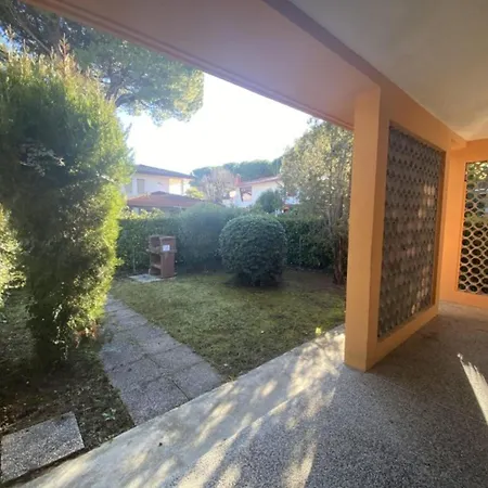 Lovely With Garden For Six *